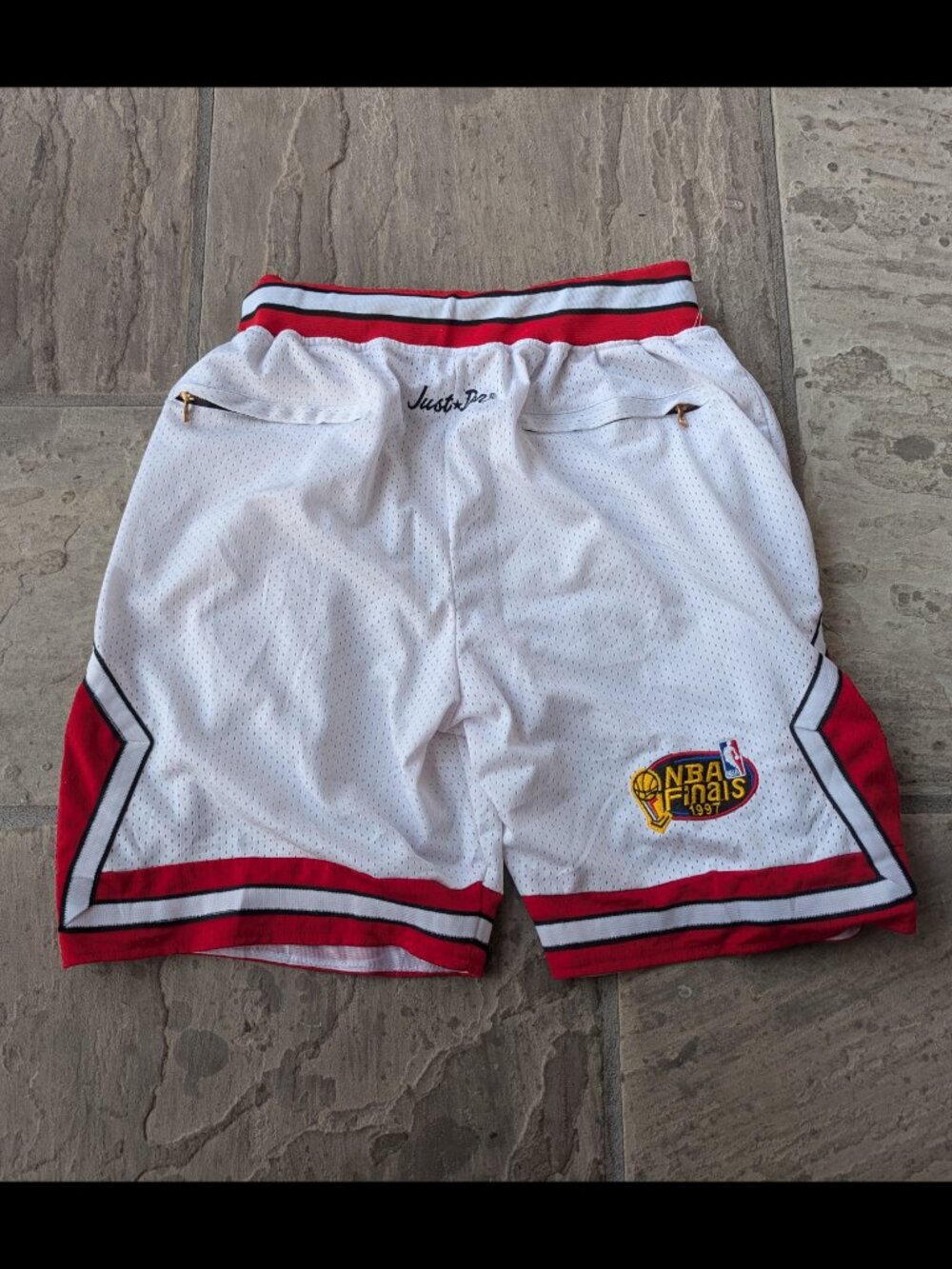 Just Don 1997-98 Embroidered NBA Chicago Bulls Basketball Shorts *Size M* - Picture 3 of 5